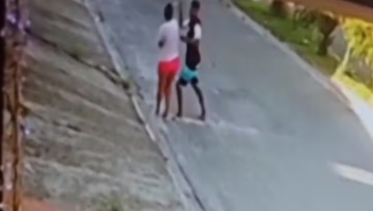 VÍDEO: Adolescente é morta a facadas pelo ex-namorado em SP