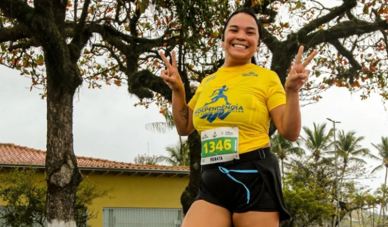 Vidro se solta, passageira cai de ônibus e morre no litoral de São Paulo