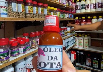 Conheça a história do óleo da bota, símbolo de sedução na cultura amazônica