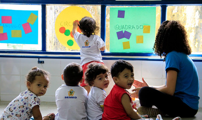 Professor da educação infantil integra carreira do magistério, decide lei
