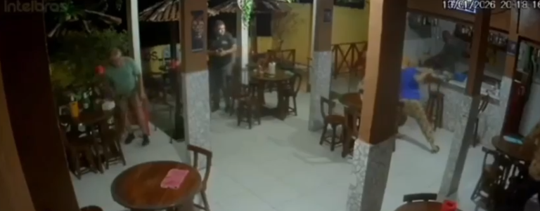 Atirador invade bar com espingarda e mata homem à queima-roupa em Pernambuco