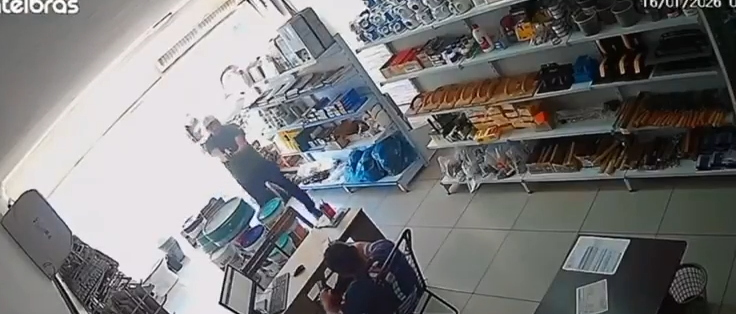 Atiradores invadem mercadinho e matam comerciante com tiro na nuca, no Maranhão