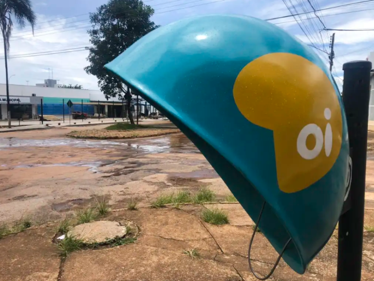 Adeus aos orelhões: telefones públicos serão retirados das ruas do Brasil