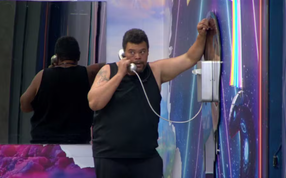 Babu atende 2º Big Fone da semana e poderá indicar alguém ao paredão