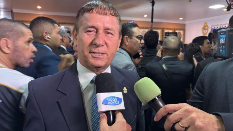 Roberto Sabino rebate oposição e diz que gestão David Almeida é “obra de Deus”