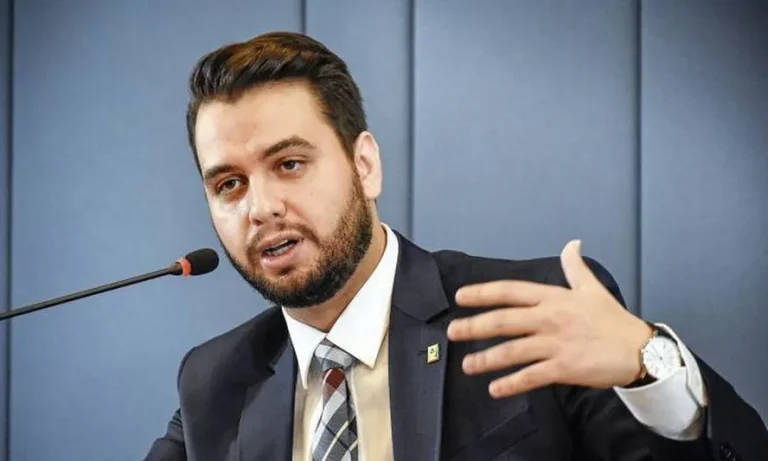 PF prende Filipe Martins, ex-assessor de Jair Bolsonaro