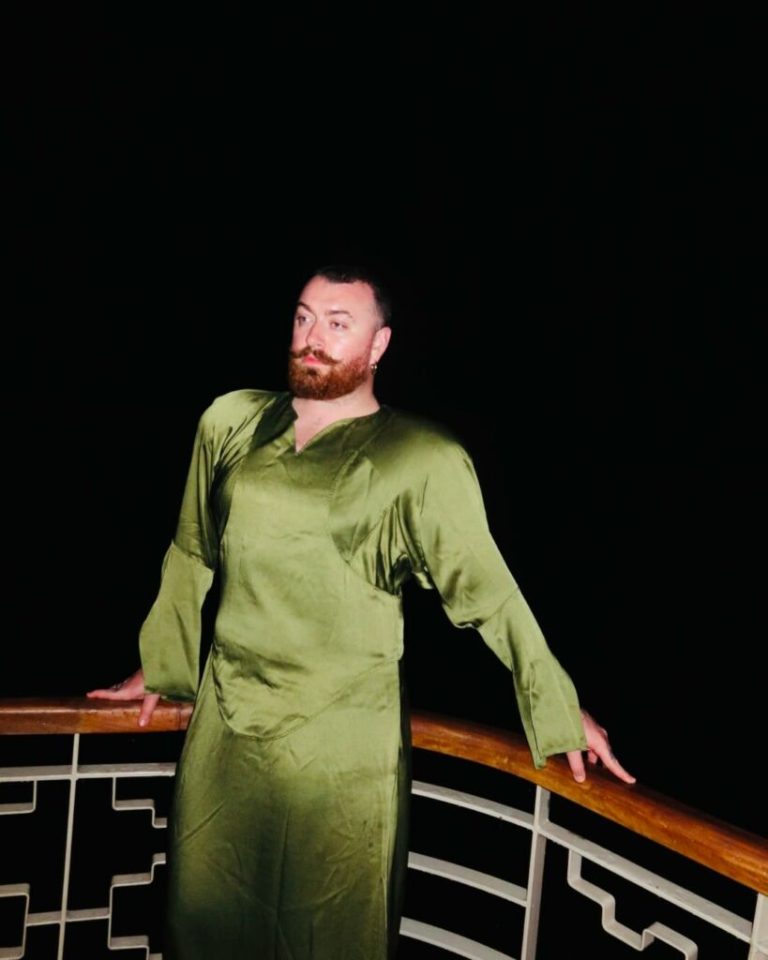 Longe dos holofotes, Sam Smith passa Réveillon na Amazônia