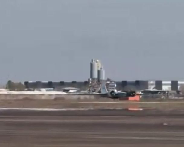 Veja momento em que avião da Nasa faz pouso forçado em base aérea no Texas