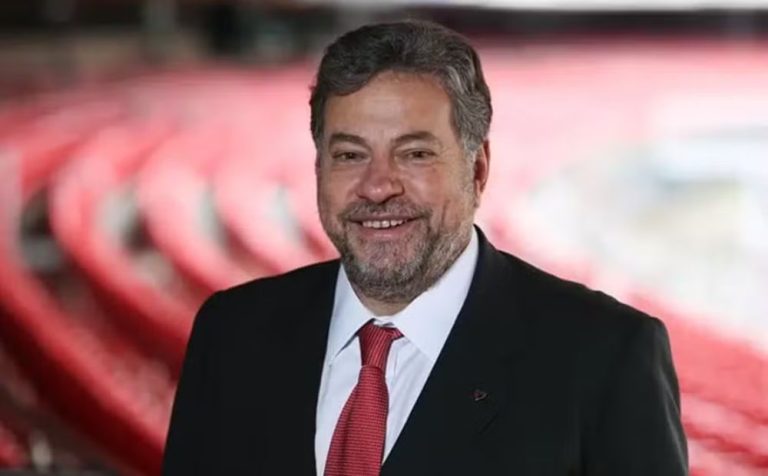 Júlio Casares sofre impeachment e é afastado da presidência do São Paulo