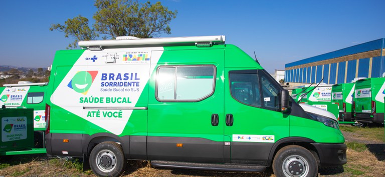 Amazonas garante recursos federais para unidades odontológicas móveis