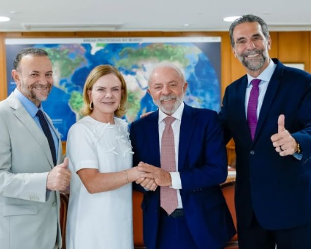 Gleisi Hoffman lança pré-candidatura ao Senado e deve deixar ministério em abril