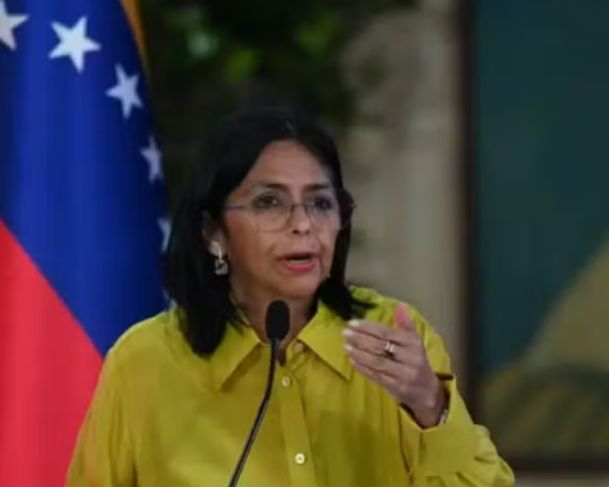 Supremo Tribunal da Venezuela determina que vice-presidente Delcy Rodrígues assuma comando no lugar de Maduro