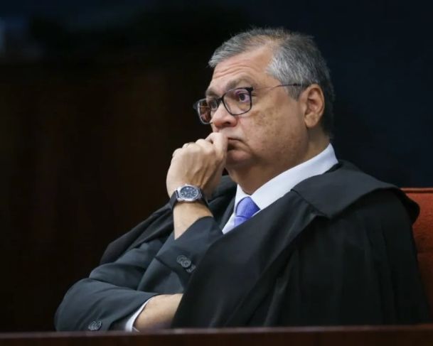 STF aceita por unanimidade denúncia contra mulher que ofendeu Flávio Dino em avião