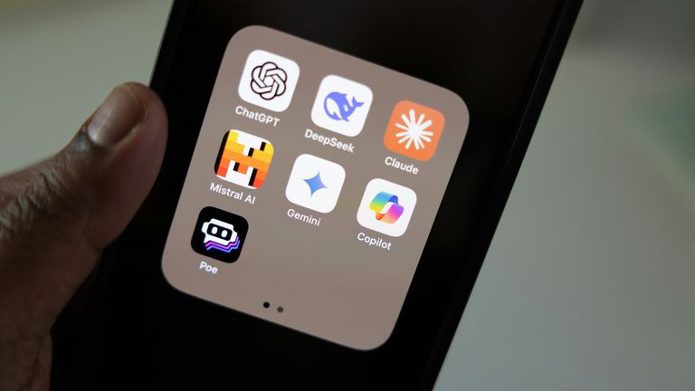 Uma a cada seis pessoas no mundo já usa IA generativa, diz Microsoft