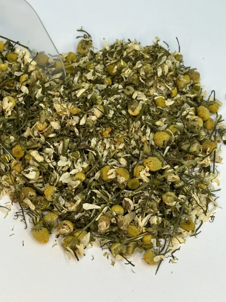 Larvas em chá de camomila levam Anvisa a suspender venda do produto