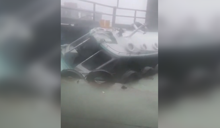 Ventania tomba embarcação de passageiros no Porto da Ceasa