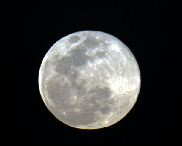 Primeira superlua de 2026 acontece neste sábado (3/1)