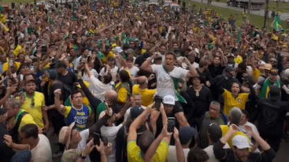 Ato liderado por Nikolas Ferreira reúne aliados em Brasília em apoio a Bolsonaro