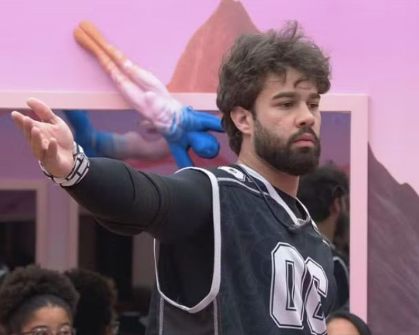 Paulo Augusto é desclassificado do BBB 26 por ter empurrado Jonas durante dinâmica do Big Fone