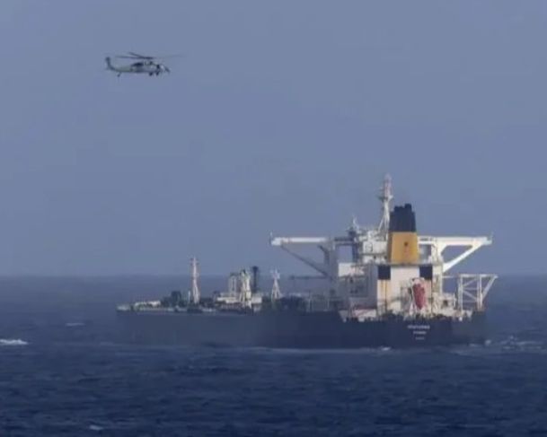 Navios petroleiros rompem bloqueio dos EUA e saem da Venezuela em “modo escuro”