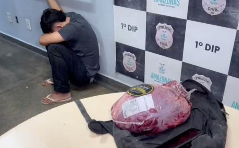 “Ladrão de picanha”: jovem é preso roubando peças de carne em supermercado de Manaus