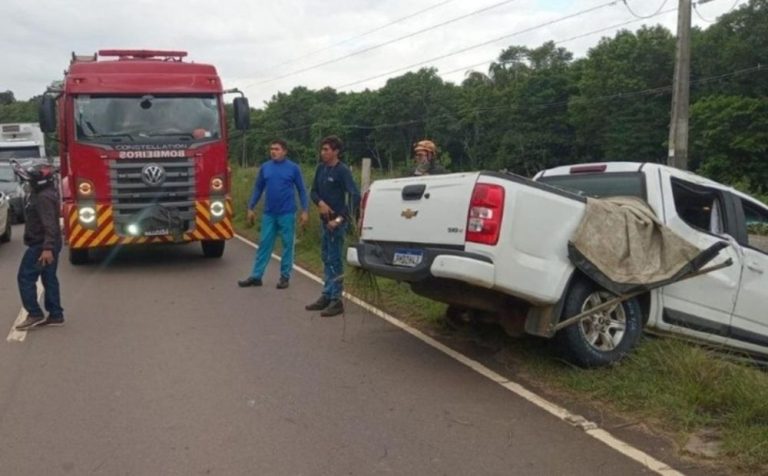 Picape capota na AM-070 e deixa quatro menores feridos durante viagem em família
