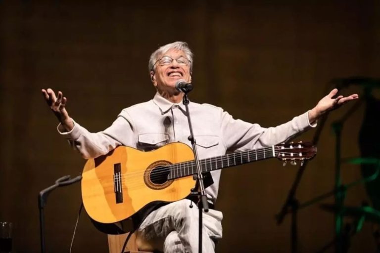 Reação de Caetano Veloso ao vencer o Grammy viraliza nas redes