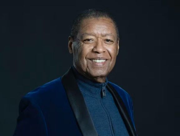 Cantor gospel americano, Ron Kenoly morre aos 81 anos