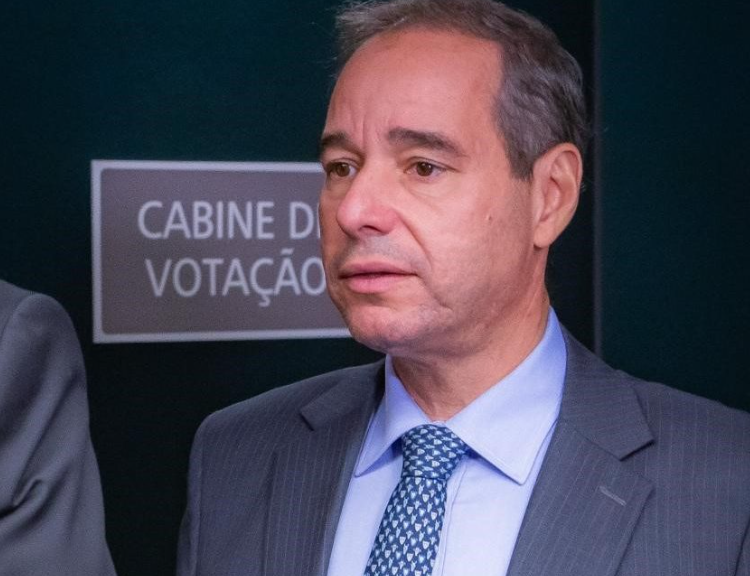 Luiz Castro e Fernanda Aryel como peças para Aleam e Câmara dos Deputados, ensaia Luis Tibé