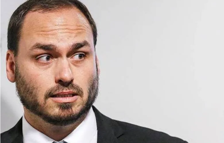 MP reabre investigação contra Carlos Bolsonaro por suspeita de rachadinha