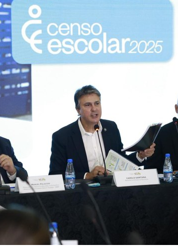 Ministro Camilo Santana visita Ufam para inspecionar retomada de obras de laboratórios