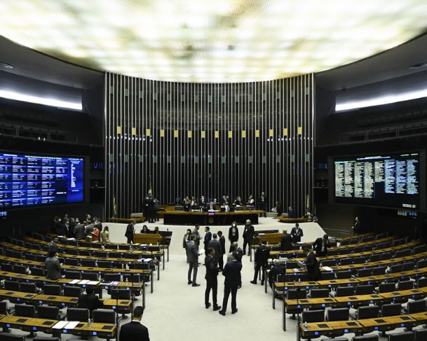 Congresso aprova aumentos, gratificações e licença compensatória para servidores