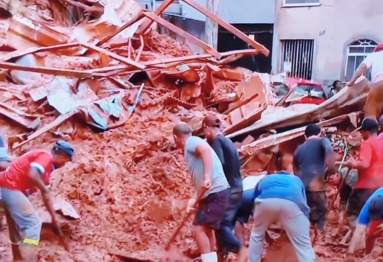 Chuvas torrenciais em Juiz de Fora deixam 14 vítimas fatais; veja vídeos