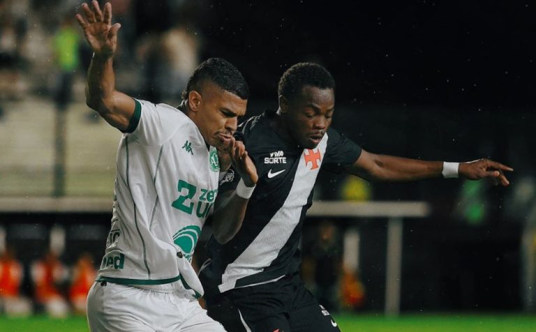 Vasco sofre empate no fim e fica no 1 a 1 com a Chapecoense