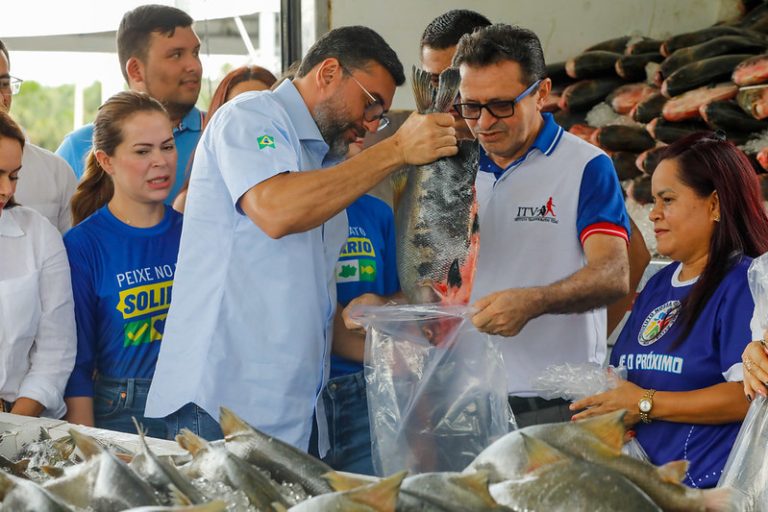 Wilson Lima distribui 470 toneladas de peixe e amplia combate à fome no Amazonas