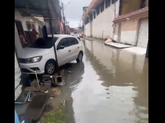 Defesa Civil alerta para risco de alagamentos e deslizamentos após chuvas intensas