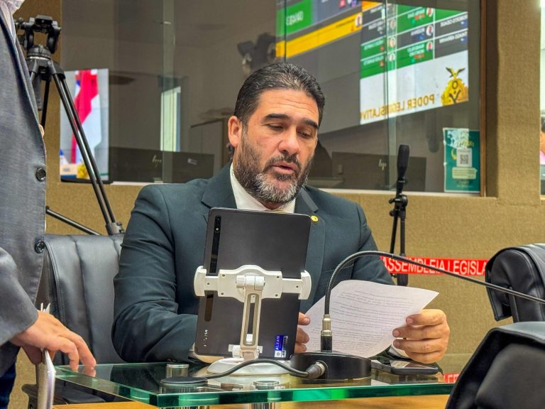 Foco em homenagens a municípios define ritmo do mandato de Cristiano D’Angelo