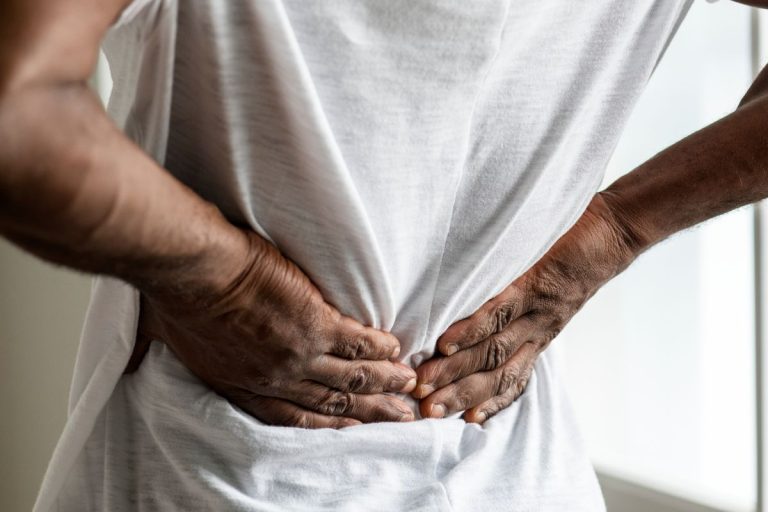 Dor no nervo ciático: saiba o que causa, quais os sintomas e quando buscar tratamento