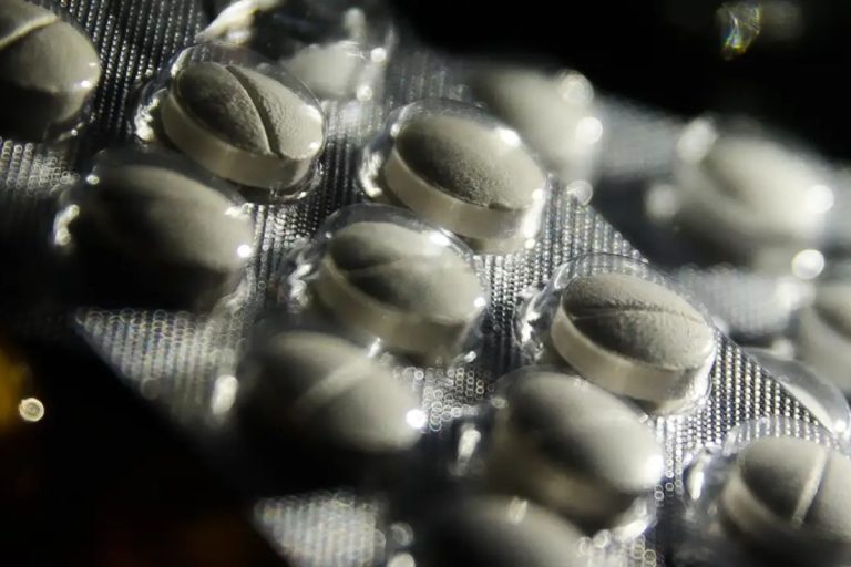 Medicamentos poderão ser vendidos em supermercados; proposta aguarda sanção de Lula