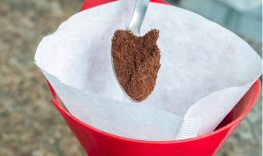 Café em coador de papel