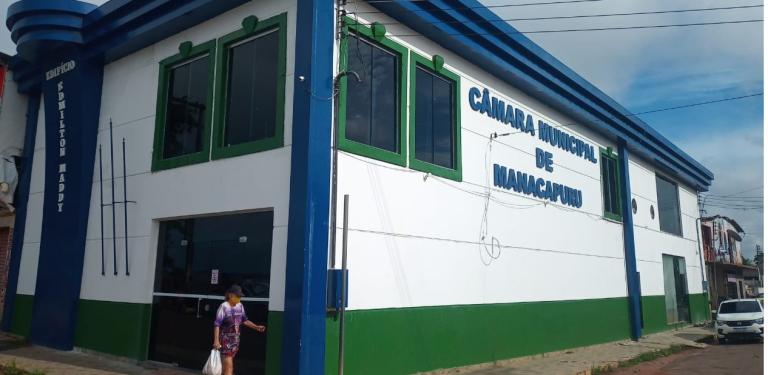 Investigador da Polícia Civil “invade” plenário e ofende vereadoras em Manacapuru