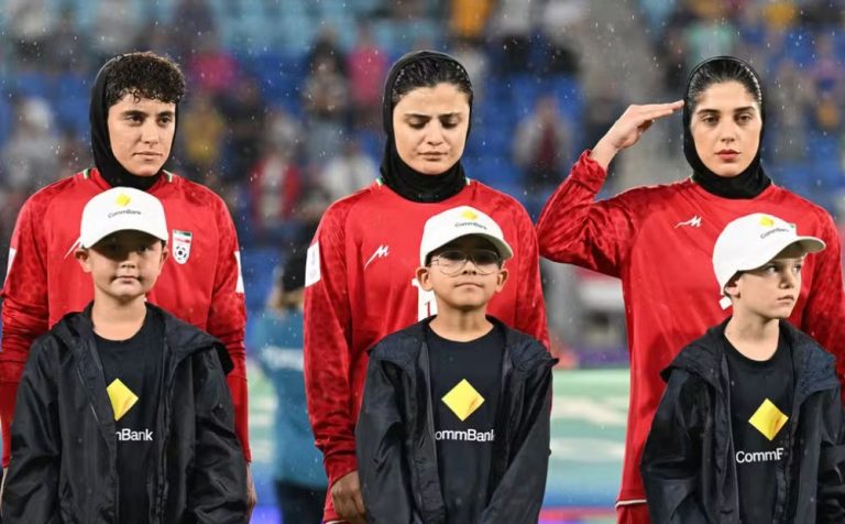 Austrália dá asilo a 5 jogadoras da seleção do Irã de futebol feminino