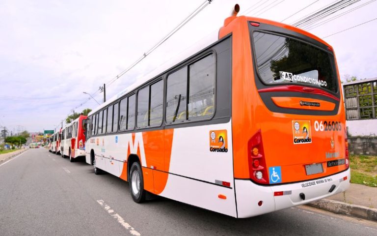 Proposta quer fixar cartazes contra álcool e drogas dentro dos ônibus de Manaus
