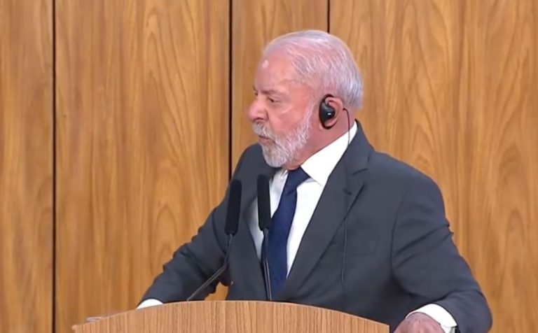 Lula diz que Brasil precisa reforçar defesa e destaca que país não possui armas nucleares