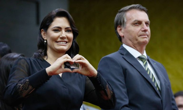 Michelle diz que cirurgia de Bolsonaro deve durar 5h
