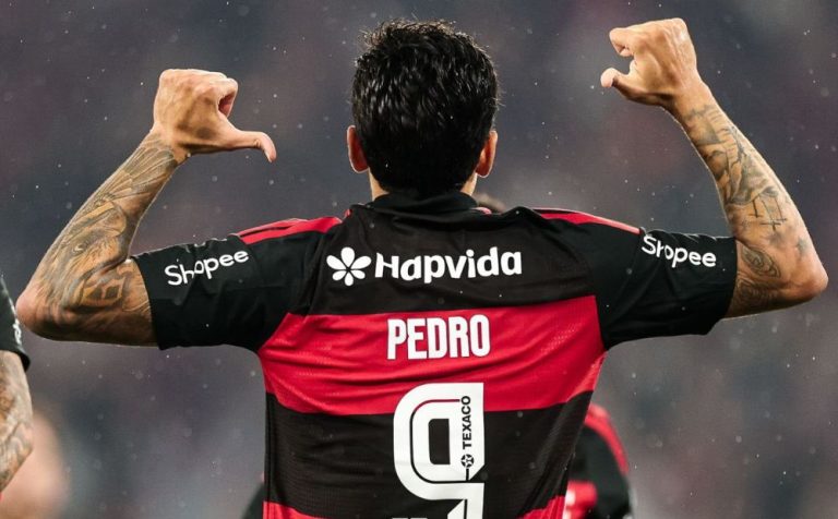 Flamengo vence o Cruzeiro no Maracanã e sobe na tabela do Brasileirão