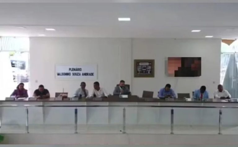 Vídeo pornográfico em telão interrompe sessão de Câmara na Bahia