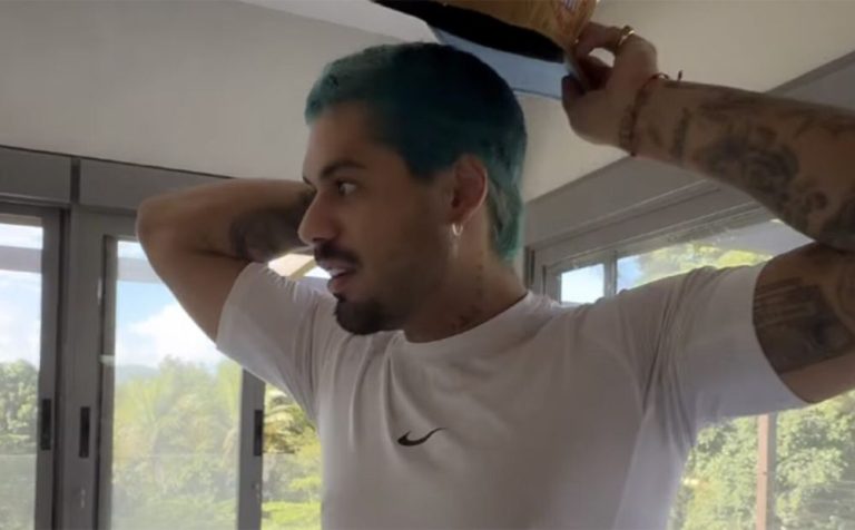 Zé Felipe mostra mansão em reforma com piscina dentro do quarto e estúdio próprio