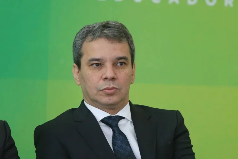 Ministro da Justiça é convocado a depor na Câmara sobre caso Ramagem