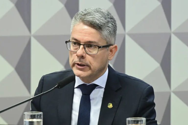 “STF vive o pior momento da história”, dispara Alessandro Vieira em sabatina de Messias